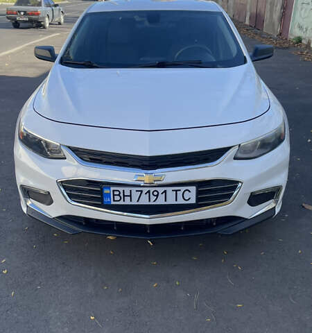 Белый Шевроле Малибу, объемом двигателя 1.5 л и пробегом 188 тыс. км за 10000 $, фото 5 на Automoto.ua