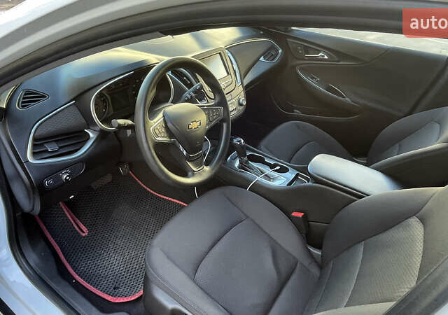 Белый Шевроле Малибу, объемом двигателя 1.5 л и пробегом 188 тыс. км за 10000 $, фото 11 на Automoto.ua