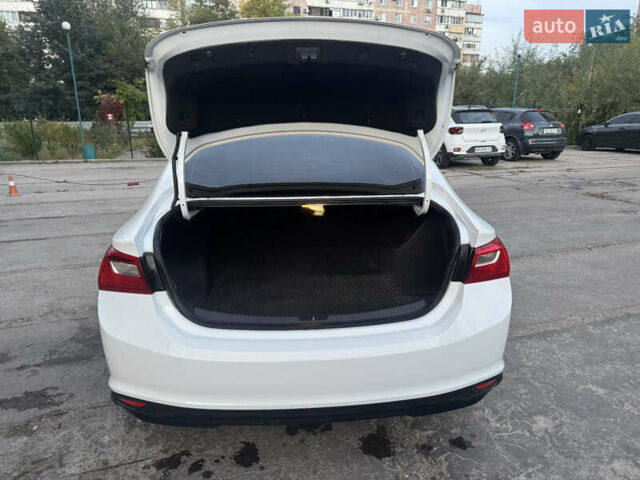 Белый Шевроле Малибу, объемом двигателя 1.5 л и пробегом 138 тыс. км за 10100 $, фото 5 на Automoto.ua