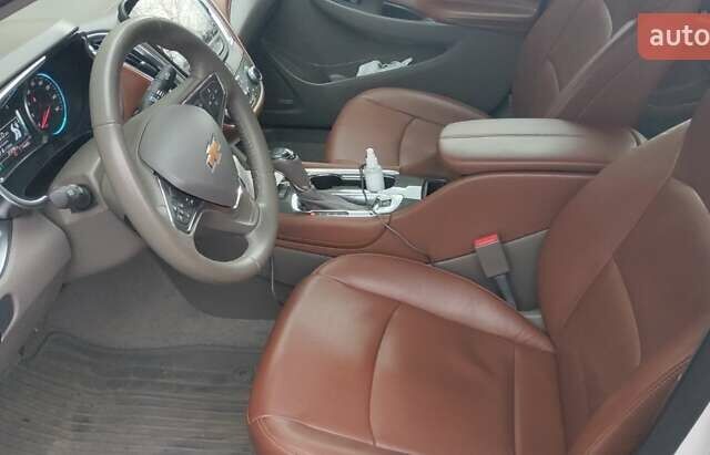 Белый Шевроле Малибу, объемом двигателя 1.8 л и пробегом 250 тыс. км за 10500 $, фото 2 на Automoto.ua