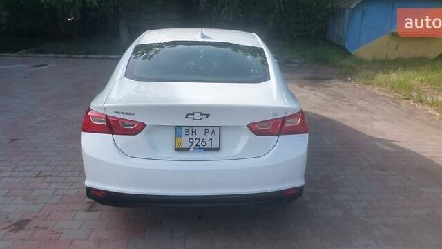 Белый Шевроле Малибу, объемом двигателя 1.49 л и пробегом 130 тыс. км за 10200 $, фото 3 на Automoto.ua