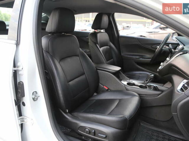 Белый Шевроле Малибу, объемом двигателя 1.8 л и пробегом 168 тыс. км за 14500 $, фото 11 на Automoto.ua