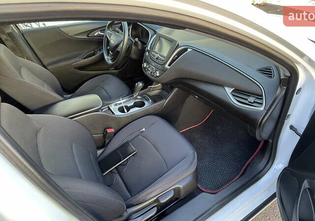 Белый Шевроле Малибу, объемом двигателя 1.5 л и пробегом 188 тыс. км за 10000 $, фото 12 на Automoto.ua