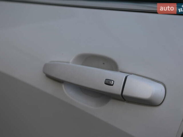 Белый Шевроле Малибу, объемом двигателя 1.8 л и пробегом 168 тыс. км за 14500 $, фото 25 на Automoto.ua