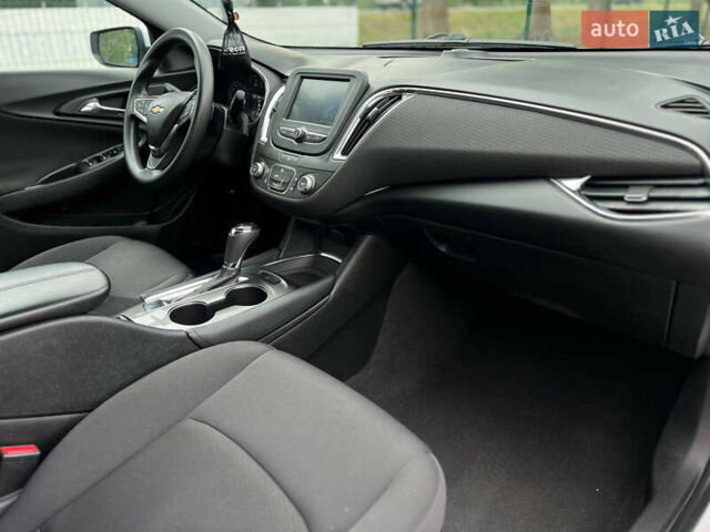 Белый Шевроле Малибу, объемом двигателя 1.5 л и пробегом 133 тыс. км за 11000 $, фото 8 на Automoto.ua