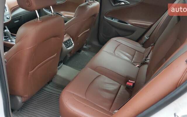 Белый Шевроле Малибу, объемом двигателя 1.8 л и пробегом 250 тыс. км за 10500 $, фото 5 на Automoto.ua