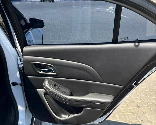 Белый Шевроле Малибу, объемом двигателя 2.5 л и пробегом 182 тыс. км за 8999 $, фото 18 на Automoto.ua