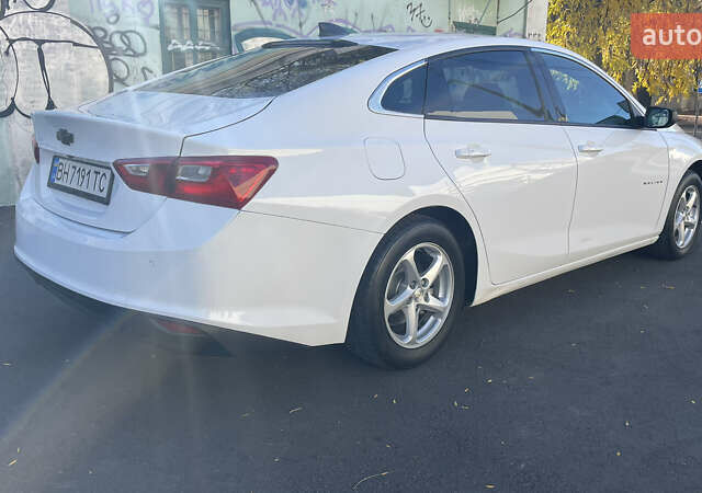 Белый Шевроле Малибу, объемом двигателя 1.5 л и пробегом 188 тыс. км за 10000 $, фото 2 на Automoto.ua