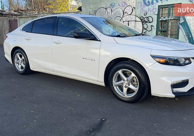 Белый Шевроле Малибу, объемом двигателя 1.5 л и пробегом 188 тыс. км за 10000 $, фото 4 на Automoto.ua