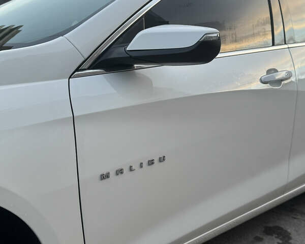 Белый Шевроле Малибу, объемом двигателя 1.5 л и пробегом 138 тыс. км за 10100 $, фото 3 на Automoto.ua