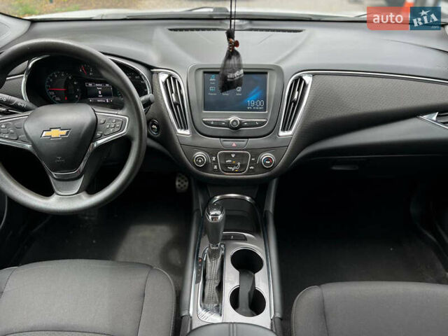 Белый Шевроле Малибу, объемом двигателя 1.5 л и пробегом 133 тыс. км за 11000 $, фото 9 на Automoto.ua