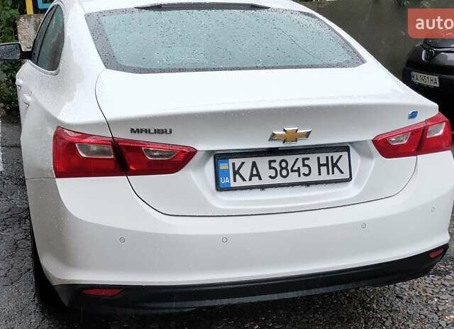 Белый Шевроле Малибу, объемом двигателя 1.8 л и пробегом 250 тыс. км за 10500 $, фото 4 на Automoto.ua