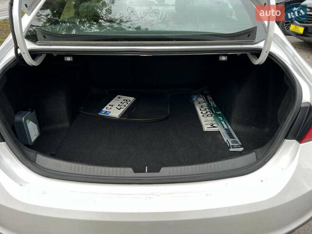 Белый Шевроле Малибу, объемом двигателя 1.5 л и пробегом 133 тыс. км за 11000 $, фото 16 на Automoto.ua