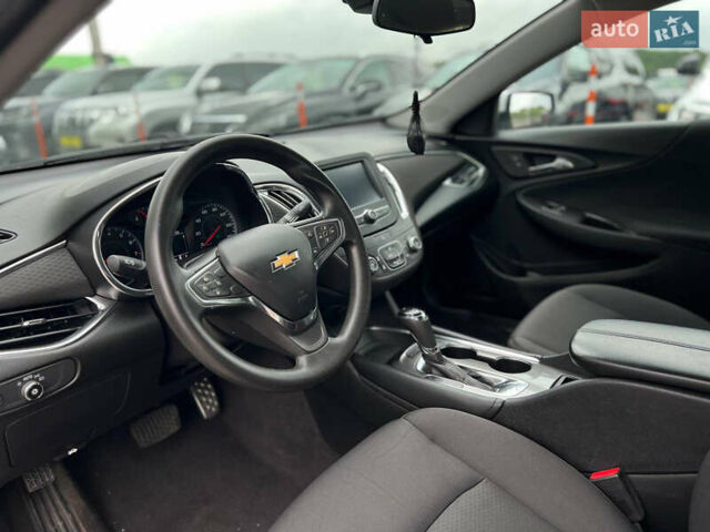 Белый Шевроле Малибу, объемом двигателя 1.5 л и пробегом 133 тыс. км за 11000 $, фото 7 на Automoto.ua