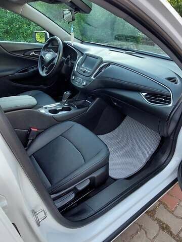 Белый Шевроле Малибу, объемом двигателя 1.49 л и пробегом 130 тыс. км за 10200 $, фото 6 на Automoto.ua