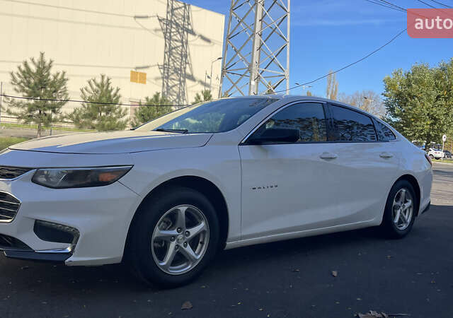 Белый Шевроле Малибу, объемом двигателя 1.5 л и пробегом 188 тыс. км за 10000 $, фото 6 на Automoto.ua