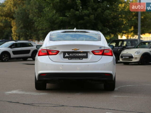 Белый Шевроле Малибу, объемом двигателя 1.8 л и пробегом 168 тыс. км за 14500 $, фото 5 на Automoto.ua