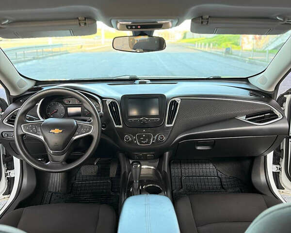 Белый Шевроле Малибу, объемом двигателя 1.5 л и пробегом 80 тыс. км за 10500 $, фото 35 на Automoto.ua