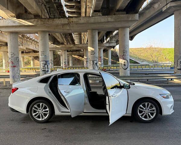 Белый Шевроле Малибу, объемом двигателя 1.5 л и пробегом 80 тыс. км за 10500 $, фото 23 на Automoto.ua