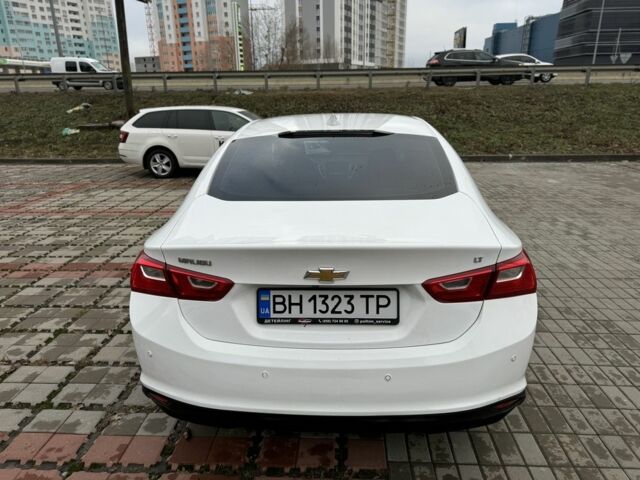 Белый Шевроле Малибу, объемом двигателя 1.5 л и пробегом 70 тыс. км за 11200 $, фото 4 на Automoto.ua