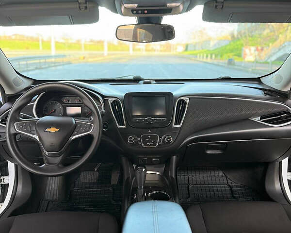 Белый Шевроле Малибу, объемом двигателя 1.5 л и пробегом 80 тыс. км за 10500 $, фото 31 на Automoto.ua