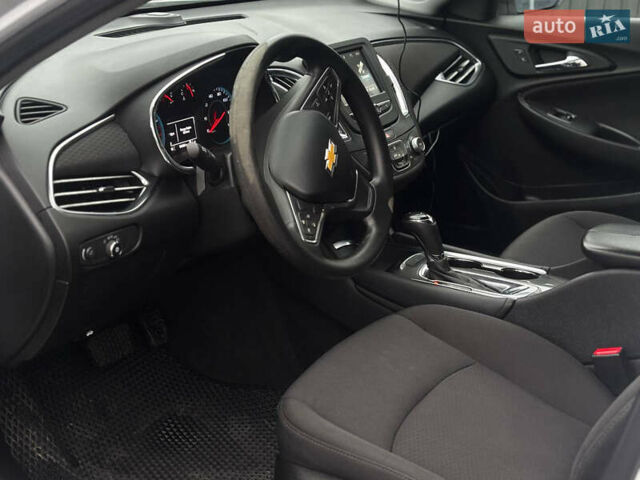 Белый Шевроле Малибу, объемом двигателя 1.49 л и пробегом 175 тыс. км за 10490 $, фото 12 на Automoto.ua