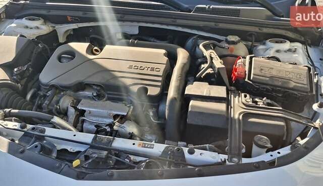 Білий Шевроле Малібу, об'ємом двигуна 1.49 л та пробігом 158 тис. км за 11000 $, фото 3 на Automoto.ua