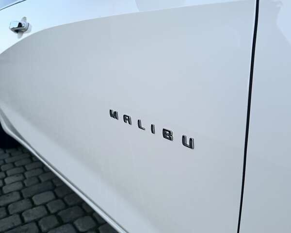 Белый Шевроле Малибу, объемом двигателя 1.49 л и пробегом 83 тыс. км за 12000 $, фото 24 на Automoto.ua