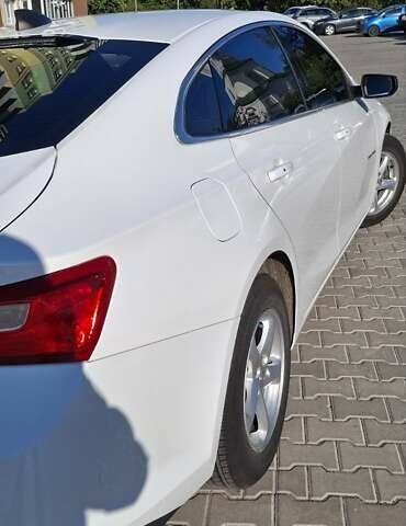 Білий Шевроле Малібу, об'ємом двигуна 1.49 л та пробігом 158 тис. км за 11000 $, фото 2 на Automoto.ua