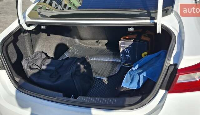 Білий Шевроле Малібу, об'ємом двигуна 1.49 л та пробігом 158 тис. км за 11000 $, фото 6 на Automoto.ua