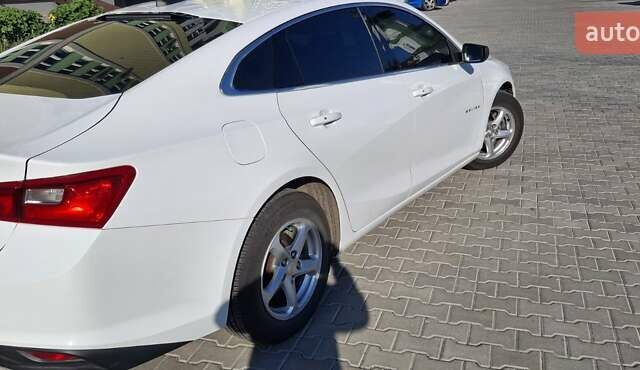 Білий Шевроле Малібу, об'ємом двигуна 1.49 л та пробігом 158 тис. км за 11000 $, фото 15 на Automoto.ua