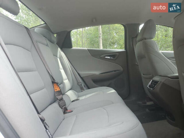 Белый Шевроле Малибу, объемом двигателя 1.8 л и пробегом 164 тыс. км за 12700 $, фото 9 на Automoto.ua