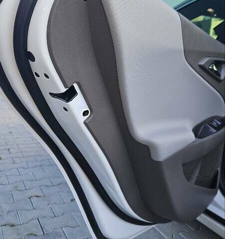 Белый Шевроле Малибу, объемом двигателя 1.49 л и пробегом 83 тыс. км за 12000 $, фото 16 на Automoto.ua