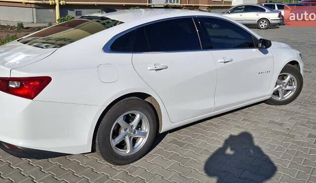 Білий Шевроле Малібу, об'ємом двигуна 1.49 л та пробігом 158 тис. км за 11000 $, фото 9 на Automoto.ua