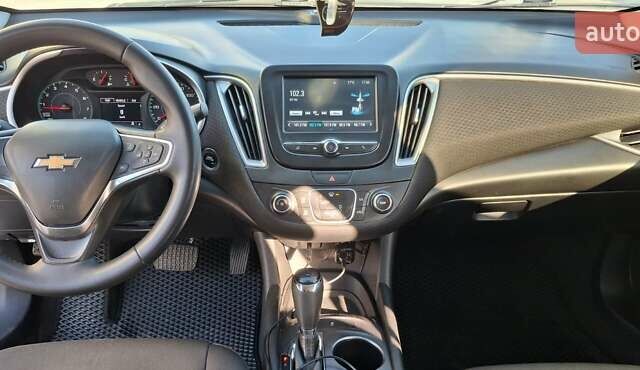 Білий Шевроле Малібу, об'ємом двигуна 1.49 л та пробігом 158 тис. км за 11000 $, фото 11 на Automoto.ua