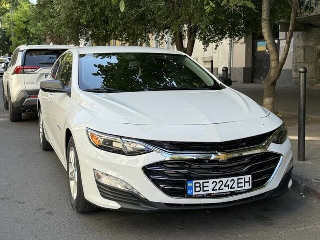 Белый Шевроле Малибу, объемом двигателя 1.5 л и пробегом 577 тыс. км за 14000 $, фото 1 на Automoto.ua