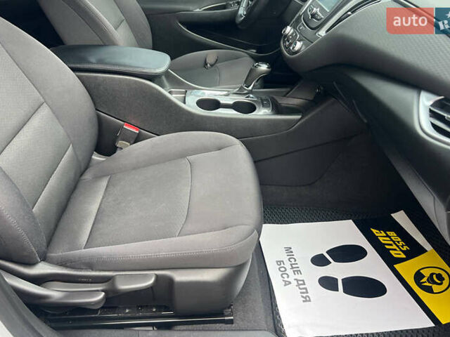 Серый Шевроле Малибу, объемом двигателя 1.49 л и пробегом 323 тыс. км за 11500 $, фото 19 на Automoto.ua