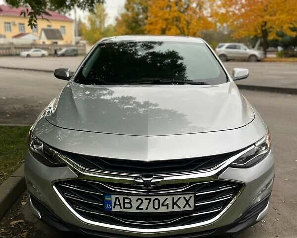 Серый Шевроле Малибу, объемом двигателя 2 л и пробегом 197 тыс. км за 17000 $, фото 3 на Automoto.ua