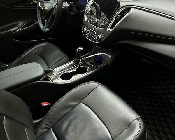 Серый Шевроле Малибу, объемом двигателя 2 л и пробегом 197 тыс. км за 17000 $, фото 11 на Automoto.ua