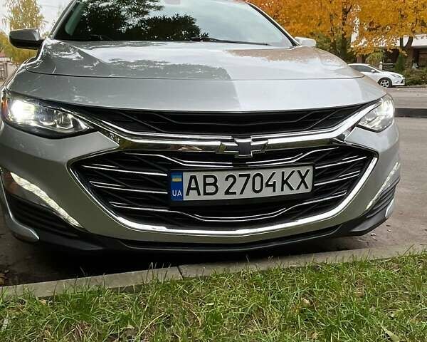 Серый Шевроле Малибу, объемом двигателя 2 л и пробегом 197 тыс. км за 17000 $, фото 5 на Automoto.ua