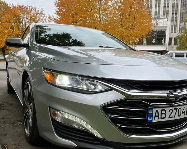 Серый Шевроле Малибу, объемом двигателя 2 л и пробегом 197 тыс. км за 17000 $, фото 4 на Automoto.ua