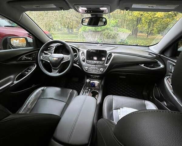 Серый Шевроле Малибу, объемом двигателя 2 л и пробегом 197 тыс. км за 17000 $, фото 31 на Automoto.ua