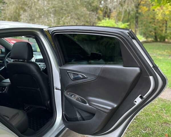 Серый Шевроле Малибу, объемом двигателя 2 л и пробегом 197 тыс. км за 17000 $, фото 20 на Automoto.ua