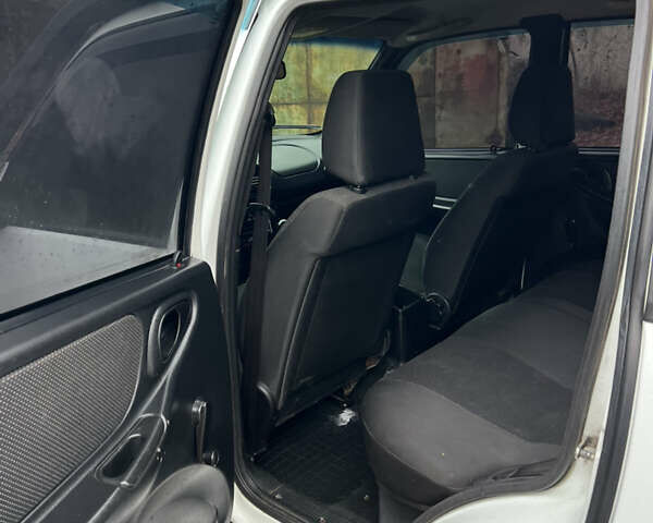 Белый Шевроле Нива, объемом двигателя 1.69 л и пробегом 157 тыс. км за 5999 $, фото 19 на Automoto.ua