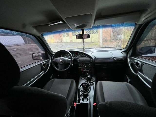 Белый Шевроле Нива, объемом двигателя 1.7 л и пробегом 158 тыс. км за 5800 $, фото 23 на Automoto.ua