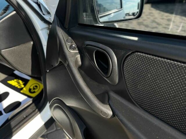 Белый Шевроле Нива, объемом двигателя 1.7 л и пробегом 98 тыс. км за 7500 $, фото 9 на Automoto.ua