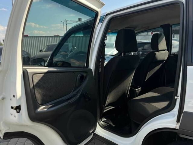 Белый Шевроле Нива, объемом двигателя 1.7 л и пробегом 98 тыс. км за 7500 $, фото 14 на Automoto.ua