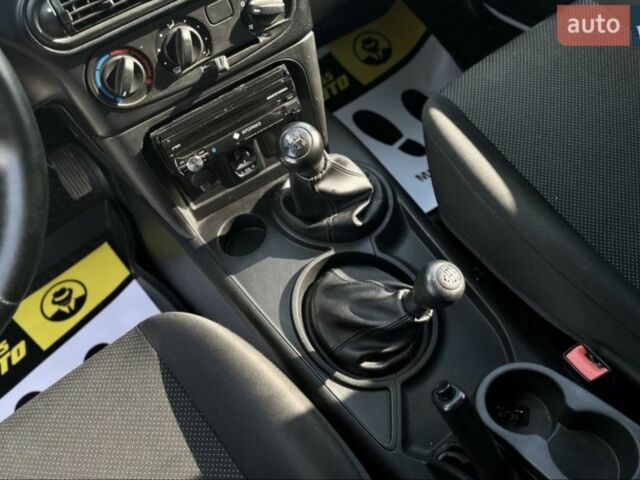 Белый Шевроле Нива, объемом двигателя 1.7 л и пробегом 98 тыс. км за 7200 $, фото 5 на Automoto.ua