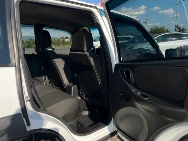 Белый Шевроле Нива, объемом двигателя 1.7 л и пробегом 98 тыс. км за 7500 $, фото 11 на Automoto.ua