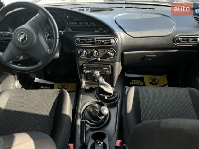 Белый Шевроле Нива, объемом двигателя 1.7 л и пробегом 98 тыс. км за 7200 $, фото 4 на Automoto.ua